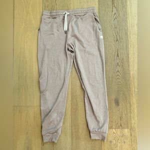 Vuori performance joggers in Umbra